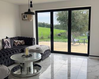 Beautiful 3-Bed Barn in Uttoxeter - Uttoxeter - Living room