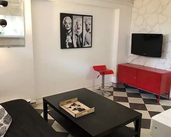 Like At Home: Apartment And Garden With Parking Lot - Angers - Living room