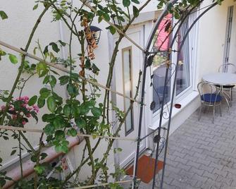 Quiet living in a 2-room apartment - Bietigheim-Bissingen