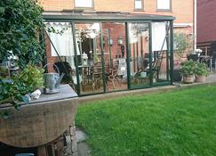 Townhouse in Dragoer, 12 km to center of Copenhagen and close to intl airport - Dragør - Patio