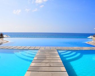 Acuatico Beach Resort & Hotel - Laiya - Piscine