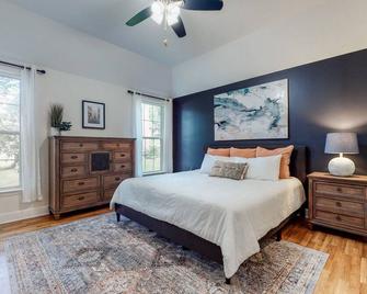 5 beds | 3 baths | Prime Location - Smyrna - Bedroom