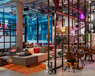 Moxy Frankfurt City Center - Fráncfort - Lobby