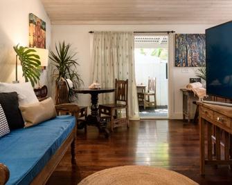 Paia Inn - Paia - Living room