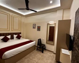 Sri Madhav Stay - Varanasi - Κρεβατοκάμαρα