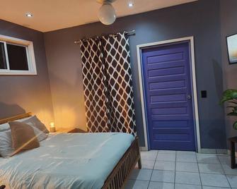 Charming studio with views of the Mopan River in peaceful Bullet Tree Falls - Bullet Tree Falls