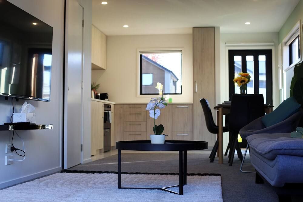 New Townhouse conveniently located with a Carpark and Ev Charger - כרייסטצ'רץ' - סלון