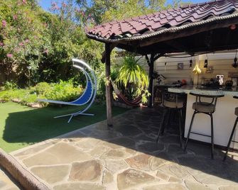 Maison Ambre Guesthouse - ווינדהוק - פטיו