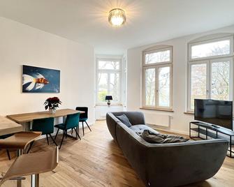 Modernes City-Apartment mit Blick in den Park und 2 Bäder H9 - Oldenburg - Wohnzimmer