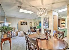 Rio Rancho Home Less Than 14 Mi Old Town Albuquerque! - Rio Rancho - Dining room