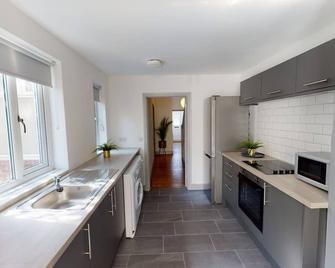 Stunning City Centre-uni Town House - Sunderland - Kuchyň