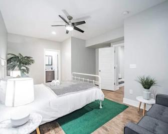 Contemporary 2br2ba W-King - Den - Private Entry-Yard - Indianapolis - Bedroom