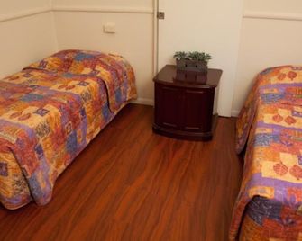 Strand Motel - טאונסוויל - חדר שינה