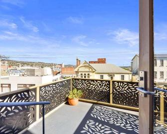 Balmoral on York - לאונססטון - מרפסת