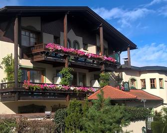 Dietrichsteinerhof Apartments & Rooms - Faak am See - Gebäude