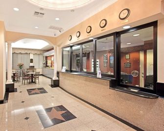 Super 8 by Wyndham Hollywood/LA Area - Los Angeles - Lobby