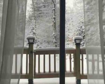 Cozy cabin nestled in the White Mountains - Haverhill - Balcony