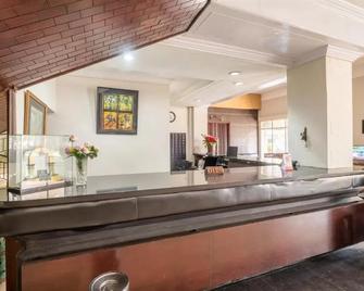 Capital O 2239 Hotel Endah Parahyangan - Bandung