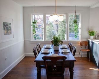 Greenaway House | Your Perfect Base for Downtown Charlottesville, Monticello, and the Vineyards - Charlottesville - Dining room