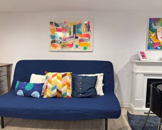 Colorful Suite in CapitolHill+ Free Parking - واشنطن د.ك. - غرفة معيشة