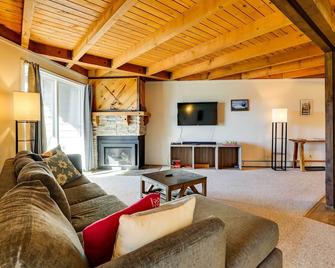 Mtn-View Condo with Community Perks in Silverthorne - Silverthorne - Living room
