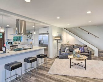 Tacoma 'Dash Point Beach Cabin' w/ Balcony! - Tacoma - Kitchen