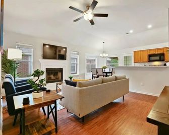 Cozy Getaway, Minutes from Austin! - Round Rock