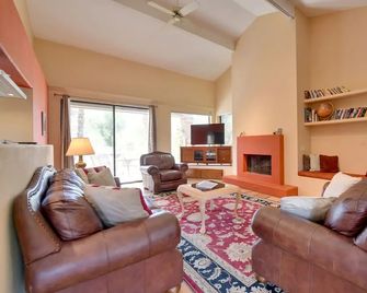 Pet Friendly Anza-Borrego Desert Retreat - Borrego Springs - Obývací pokoj
