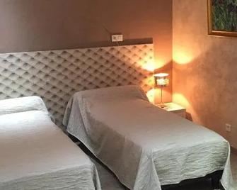 Logis Hotel Restaurant Hostellerie de la Tour - Fontvieille - Chambre