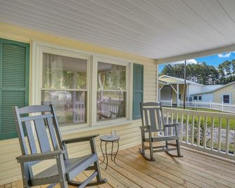 Marvelous Manning - 4Bdr + Game Room +Waterfront! - Manning - Balcony