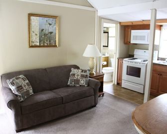 Kennebunk Gallery Motel & Cottages - Kennebunk - Sala de estar
