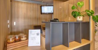 B&B HOTEL Pau Lescar - Lescar - Front desk