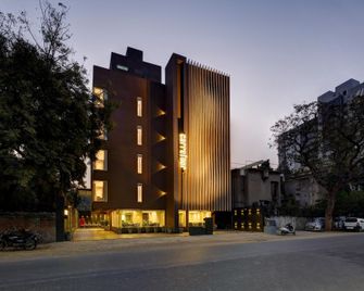 Hotel Carrefour - Ahmedabad - Building