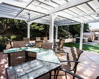 Spacious 5 Bedroom 4 Bathroom with Sauna & Jacuzzi - Diamond Bar - Patio