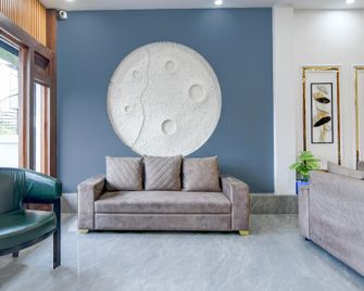 The Regal Vistas Hotel and Banquet - Siliguri - Obývací pokoj