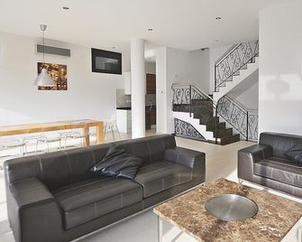 Lovely Home In Santa Susanna With Wifi - Santa Susanna - Huiskamer