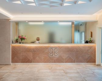 Hotel Portoconte - Porto Conte - Rezeption