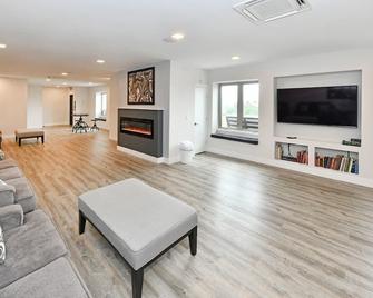 Modern 1-bedroom condo close to New York City - Guttenberg - Wohnzimmer