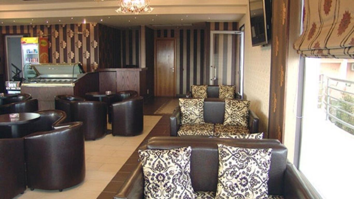 Hotel Frojd - Beach Front Resort