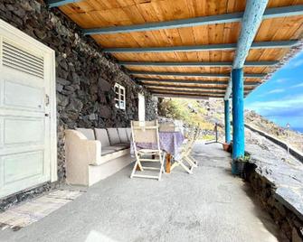 Casa Cueva con bonitas vistas al mar y barbacoa - Valverde - Balcony