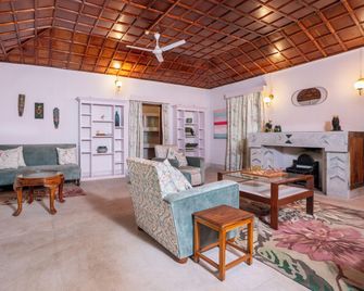 The Baradighi Bungalow - A Heritage Tea Resort - Jalpāiguri - Living room