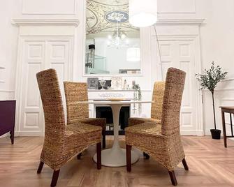 Happy Family Apartments Cairoli Studio - Genua - Essbereich