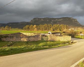 3 Room and breakfast near Urederra and Estella.Adults only - Allín - Edificio