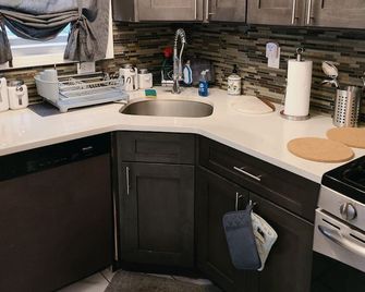 South Shore Long Term Stays - Bay Shore - Kitchen