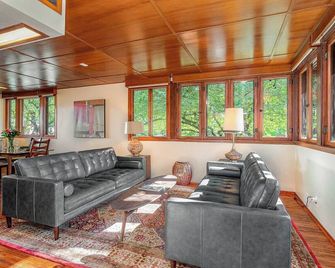 Schambra House:Rare architecture - Midland - Obývací pokoj