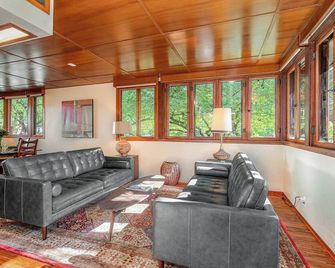 Schambra House:Rare architecture - Midland - Huiskamer