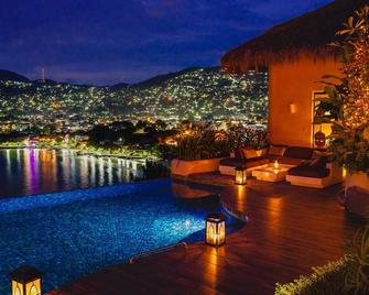 Tentaciones Hotel & Lounge Pool - Adults Only - Zihuatanejo