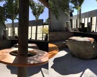 Unique Weekend Getaway for Five near Mount Cook, New Zealand - Okarito - Patio