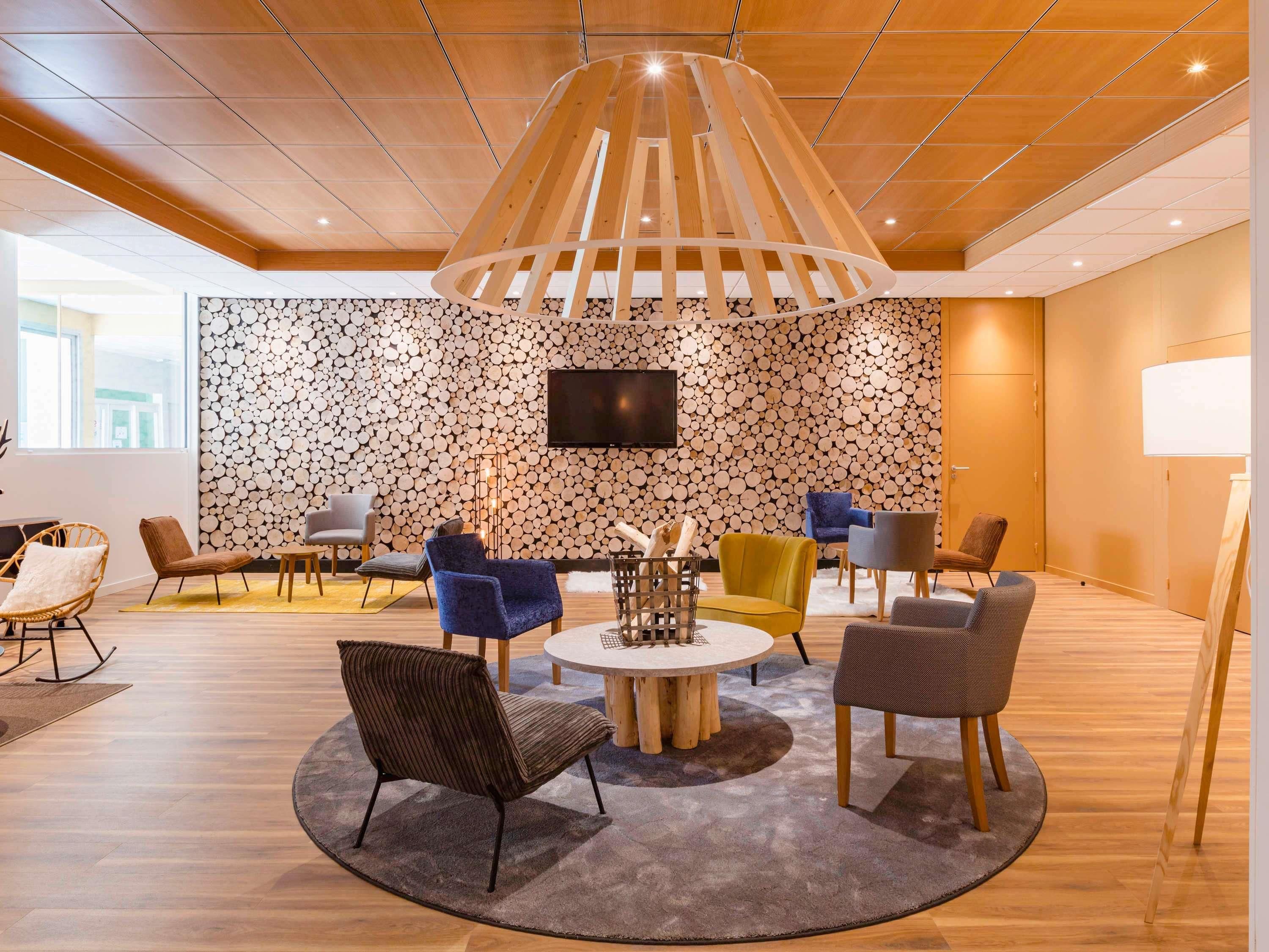 Hôtel ibis Styles Aix-les-Bains Domaine de Marlioz - Aix-les-Bains - Building