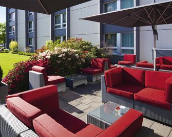 Mövenpick Hotel Zürich Airport - Opfikon - Innenhof